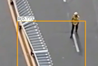 交通護(hù)欄異常檢測